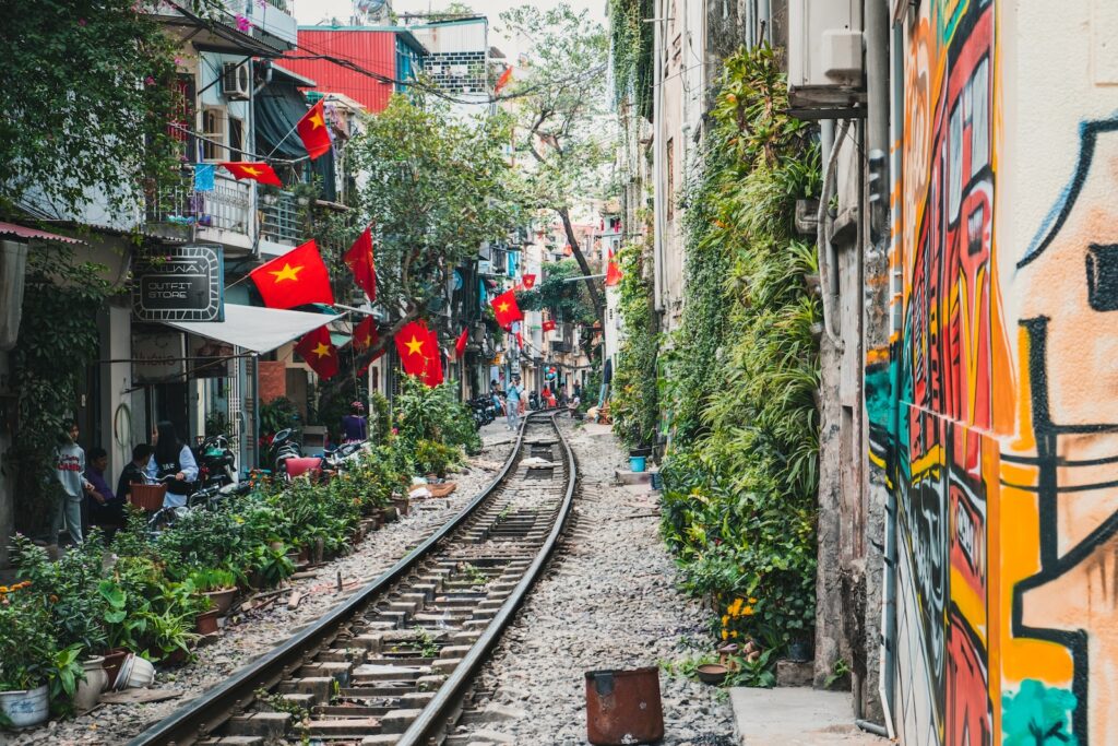 Hanoi train street. A city guide by Luxperia