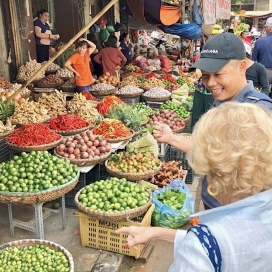 Vietnam street food tour Street food walking tour in Hanoi, Vietnam