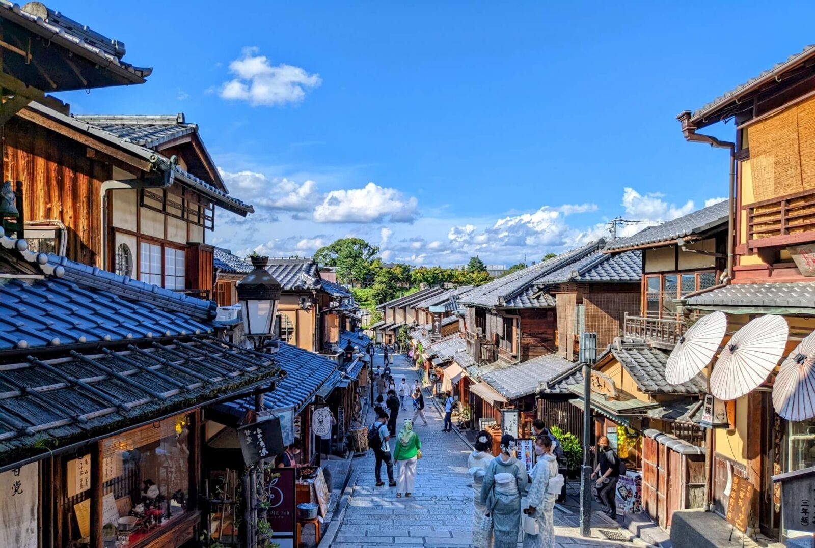 Higashiyama District- luxperia