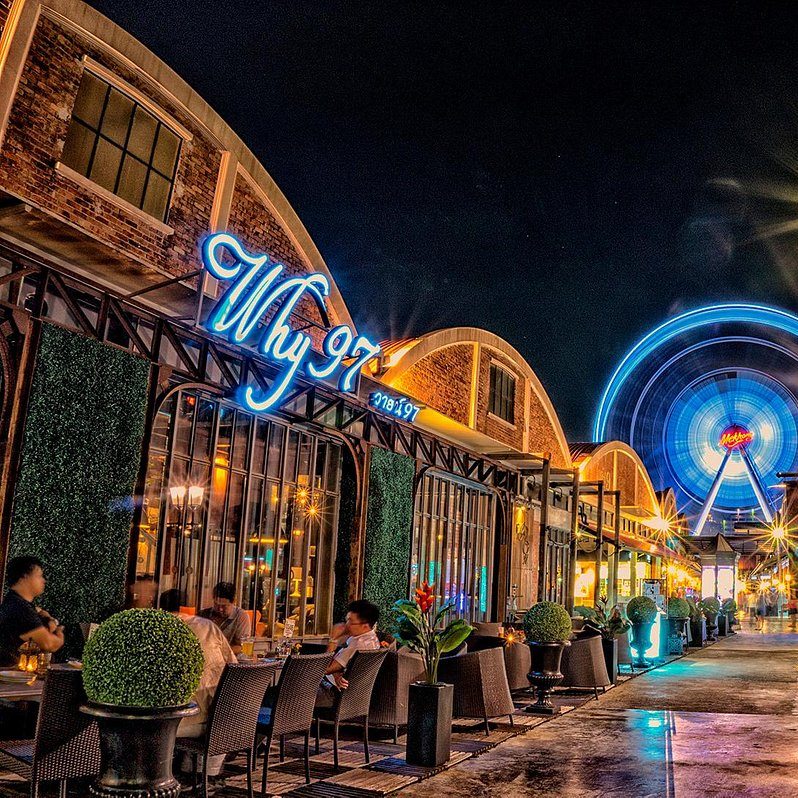 inside-asiatique-luxperia