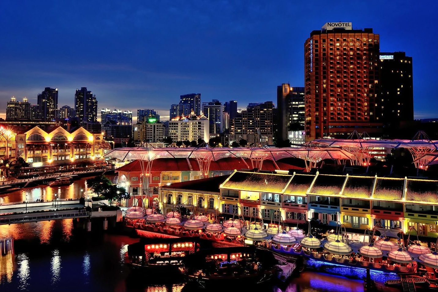 Clarke Quay - Luxperia