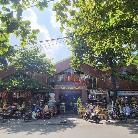 BenNguMarket-Hue-Luxperia