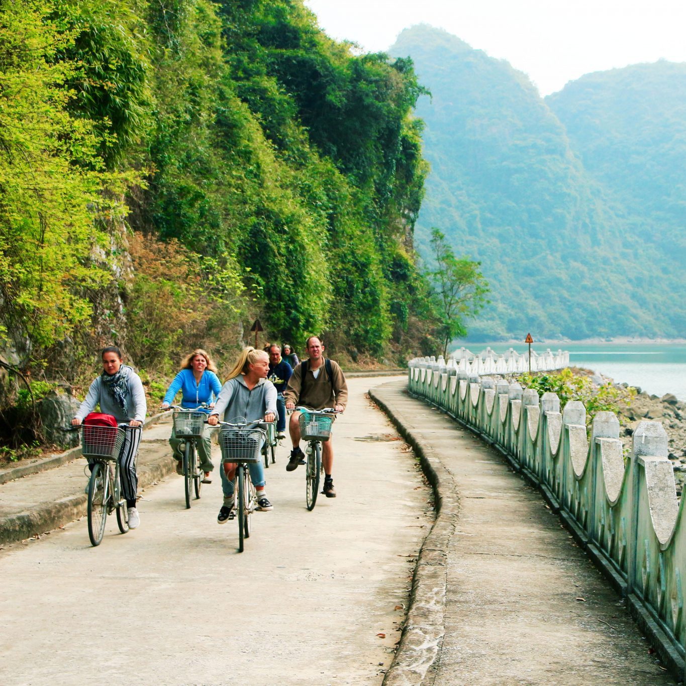 Cycling on Cat Ba Island-halongbay-luxperia