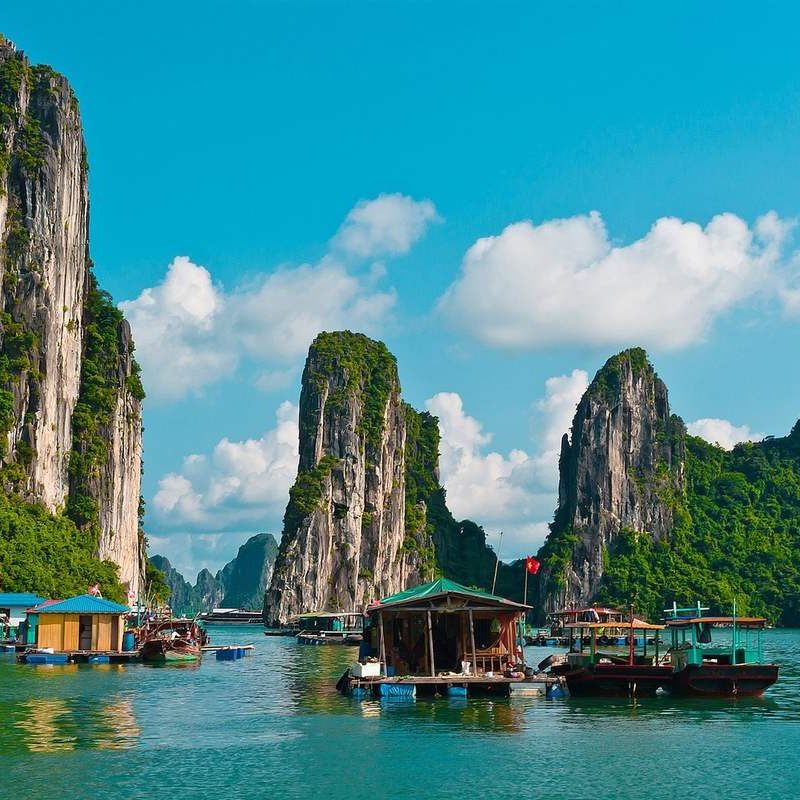 Visit Vung Vieng Floating Village-halongbay-luxperia